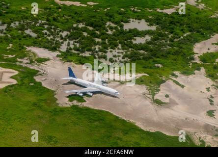 CHAD, N`Djamena , airport, abandoned Boeing 707 of chadian airline Mid Express Tchad / TSCHAD, Ndjamena, Flughafen, Boeing 707 der tschadischen Fluggesellschaft Mid Express Tchad Stock Photo